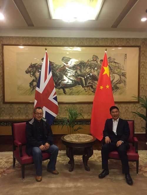 全国青少年优秀传统文化教育示范基地执行主任宋道胜(左2)与大使馆